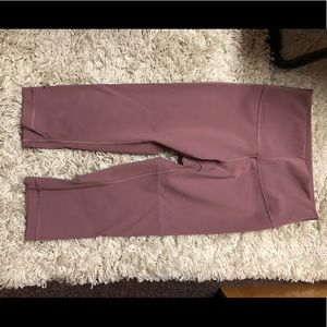 Pink/Mauve Lululemon Wunder Under Crops Sz 6